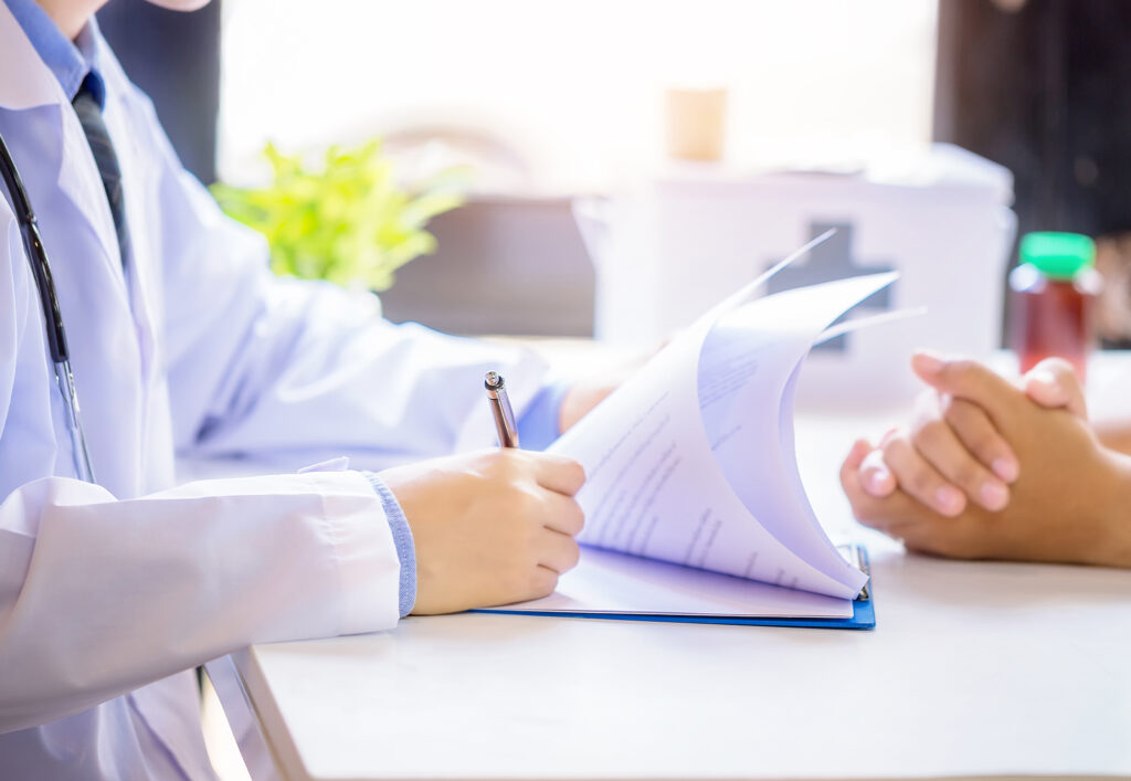 医療機関の診察風景