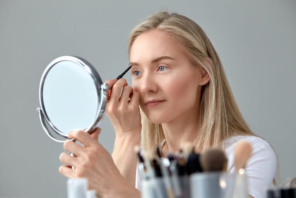 眉毛の描き方｜自然に仕上がるアイブロウメイクを徹底解説