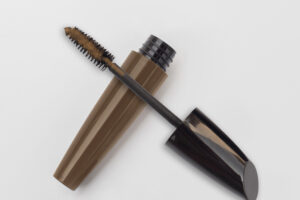 眉マスカラの使い方とは？初心者でも自然に垢抜ける塗り方とコツ