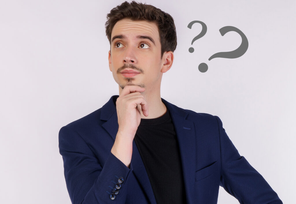 はてなを浮かべている男性