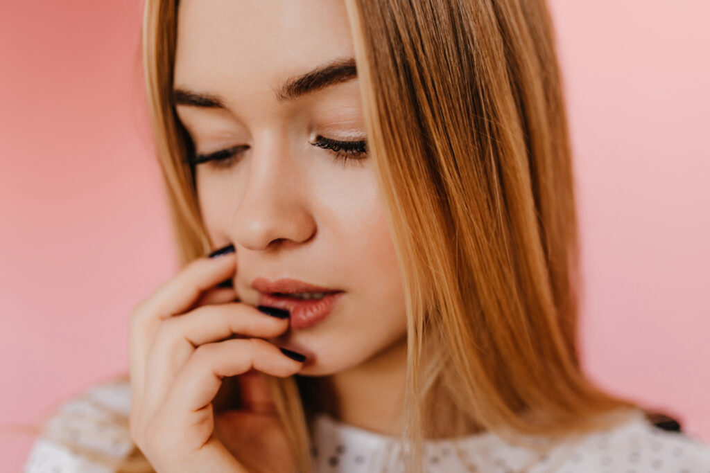 唇の乾燥・皮剥けの原因と正しい対処法｜NG習慣チェック＆リップケア完全ガイド