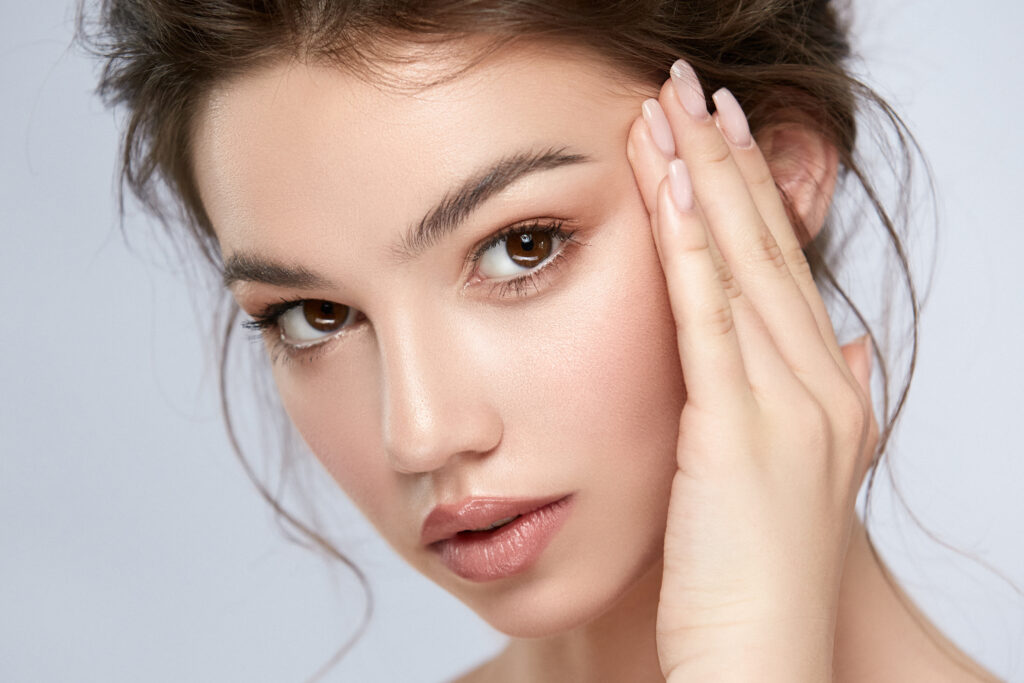 垢抜け眉毛で印象激変！セルフチェックや整え方のポイントまで徹底解説