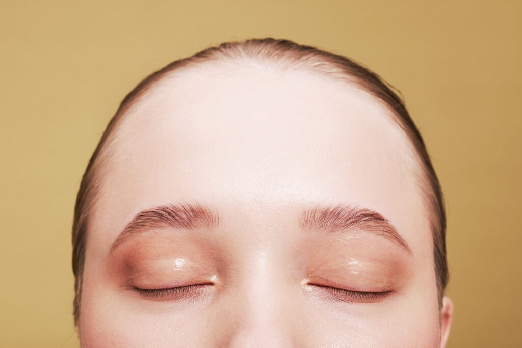 「おでこが広い」とは何センチから？｜基準・原因・整え方を解説